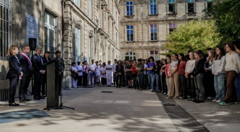 Sanctions disciplinaires contre des élèves ayant manqué de respect lors des hommages à Dominique Bernard dans les Alpes-Maritimes