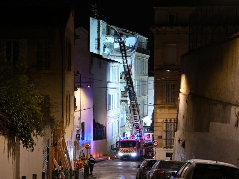 après l&rsquo;identification des victimes, émoi dans le quartier des immeubles effondrés à Marseille