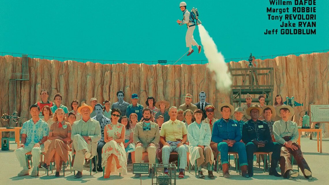 Asteroid City: la nouvelle œuvre cinématographique de Wes Anderson. La conférence de presse avec l’équipe complète à Cannes 2023. Asteroid City: la nouvelle œuvre cinématographique de Wes Anderson. La conférence de presse avec l’équipe complète à Cannes 2023.