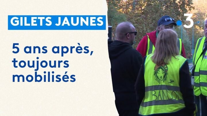 Cinq ans après le mouvement des gilets jaunes, Christophe continue sa mobilisation sur un rond-point de Bandol dans le Var