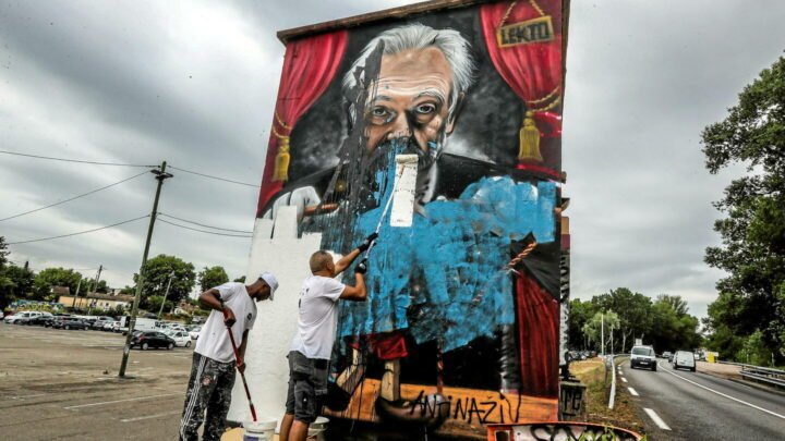 Nouvelle fresque du graffeur Lekto à Avignon suscite la controverse autour d’Emmanuel Macron