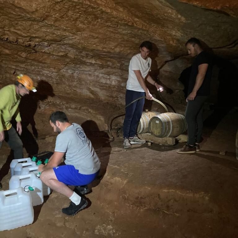 Vieillir du rhum dans une grotte près de Grasse: une méthode d&rsquo;exception