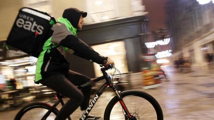 Conflit avec Uber Shit : les tensions s’intensifient entre Gérald Darmanin et Uber Eats