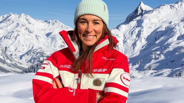 Nastasia Noens, championne du monde de ski, rejoint l’équipe de moniteurs à Auron