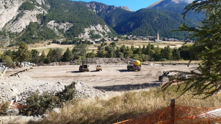 Nouveau stade de biathlon inauguré à Ceillac, dans les Hautes-Alpes, dans le Queyras