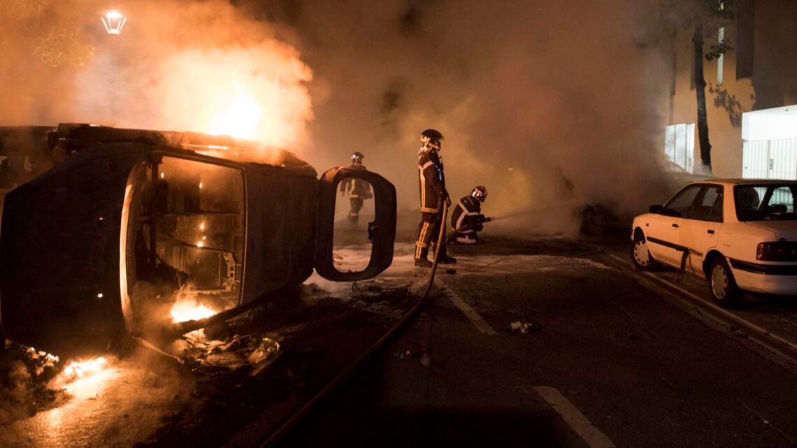 Nuit de la Saint-Sylvestre : incendie détruit plusieurs véhicules Nuit de la Saint-Sylvestre : incendie détruit plusieurs véhicules
