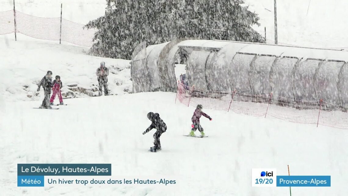 Retour en force de la neige dans le Dévoluy, Hautes-Alpes, après une météo douce en décembre Retour en force de la neige dans le Dévoluy, Hautes-Alpes, après une météo douce en décembre