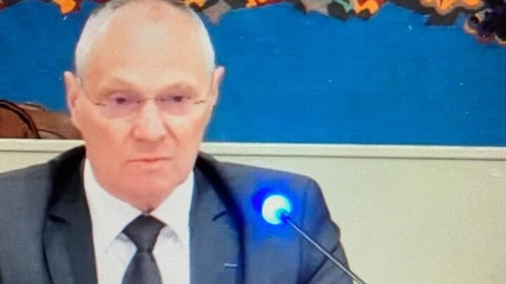 Scandale au sommet de la mairie : Yves Juhel en garde à vue