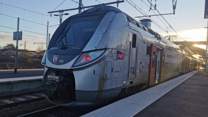 Tragique collision : une femme de 33 ans perd la vie percutée par un TER dans le Var