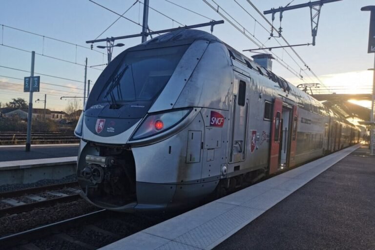 Tragique collision : une femme de 33 ans perd la vie percutée par un TER dans le Var