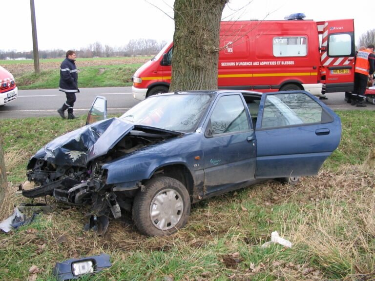 Accident dramatique sur la route de Var: un motard et sa passagère percutés par un véhicule en fuite