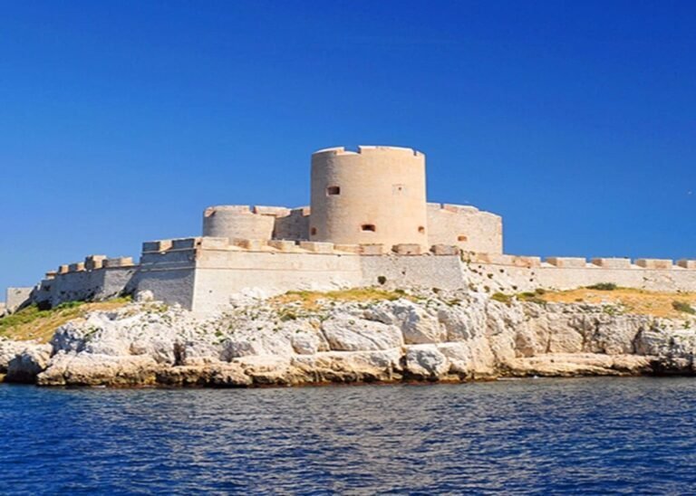 Découvrez les lieux emblématiques de Marseille liés au Comte de Monte-Cristo