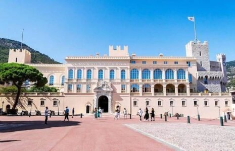 Sur les pas de Jacques Brel à Roquebrune-Cap-Martin : le lieu où il a composé « Amsterdam » Sur les pas de Jacques Brel à Roquebrune-Cap-Martin : le lieu où il a composé « Amsterdam »