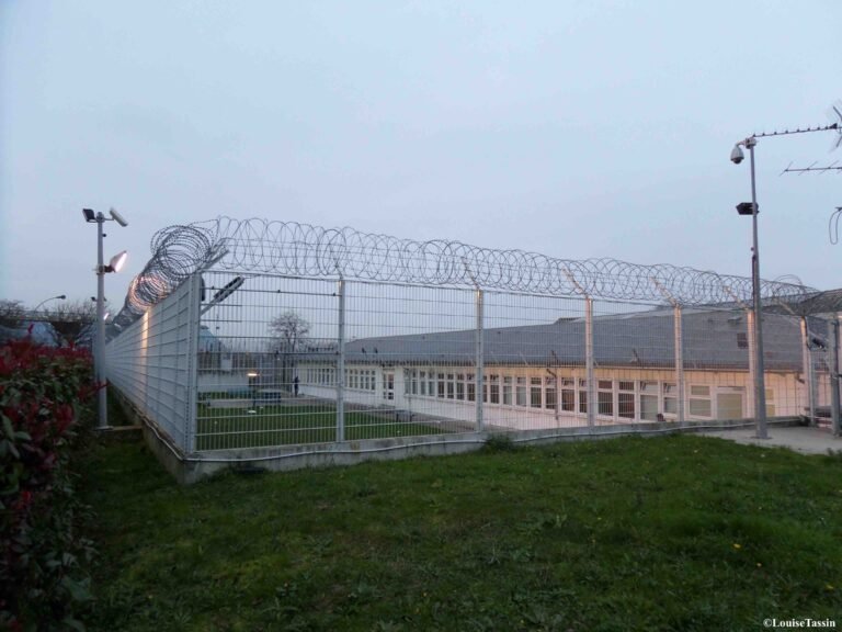 Évasion de neuf détenus du centre de rétention administrative de Nice
