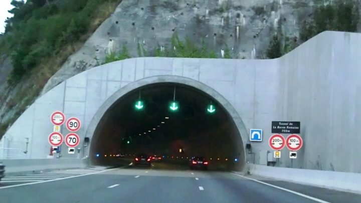 Le tunnel de Las Planas en feu : la circulation bloquée sur l’A8 en route vers l’Italie