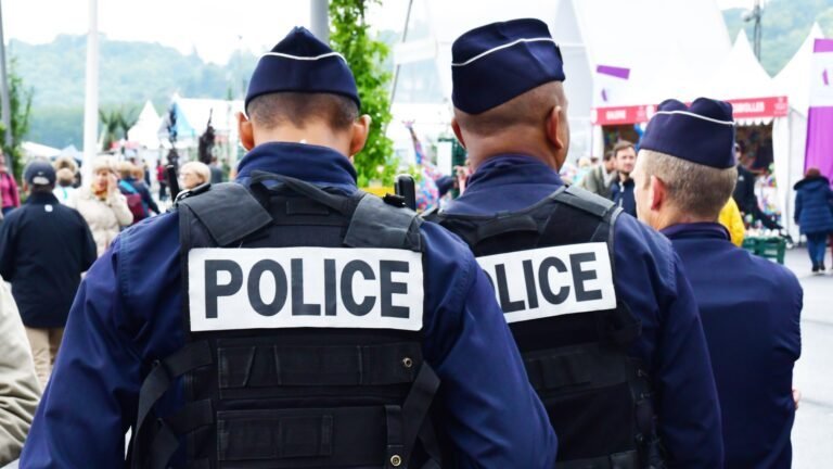 Procès des suspects ayant agressé des policiers à Nice: audiences en toute liberté ce mardi