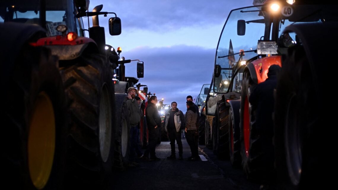 Visite des agriculteurs en colère par les parlementaires sur demande de la FDSEA et des JA Visite des agriculteurs en colère par les parlementaires sur demande de la FDSEA et des JA