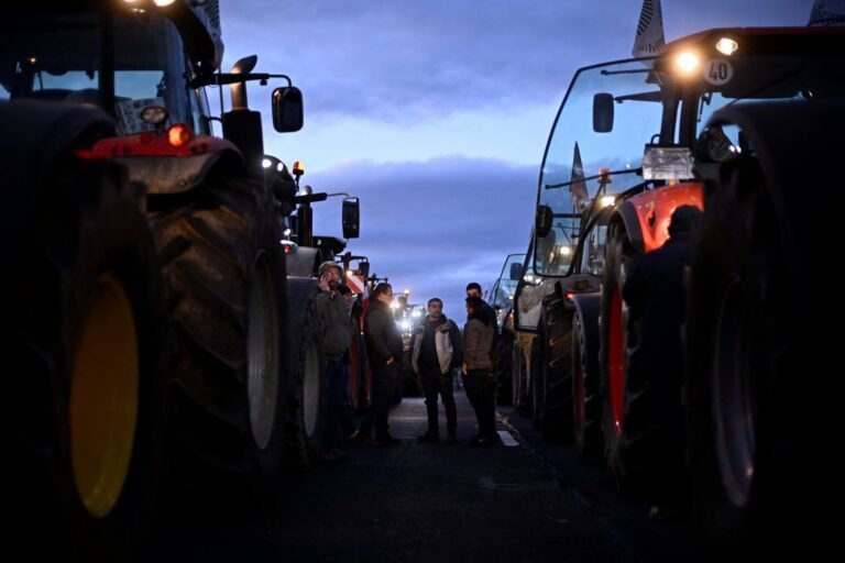 Visite des agriculteurs en colère par les parlementaires sur demande de la FDSEA et des JA