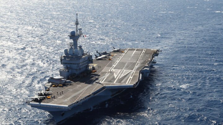 Départ du porte-avions Charles-de-Gaulle de Toulon pour une mission en Indo-Pacifique