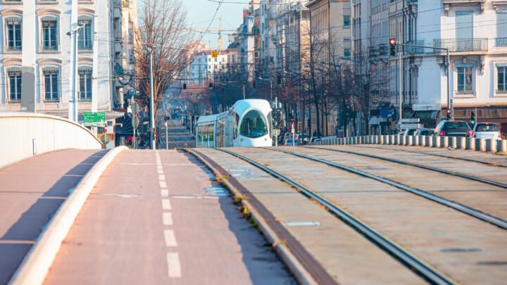 Drame à Marseille : Un homme grièvement blessé après avoir été percuté par un tramway