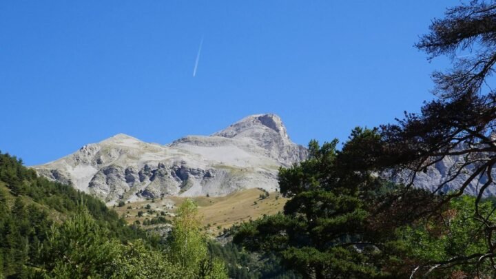 Explorer le sentier de l’instituteur dans les montagnes de Digne