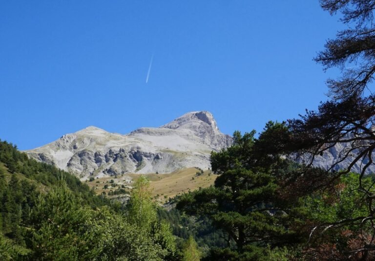 Explorer le sentier de l&rsquo;instituteur dans les montagnes de Digne