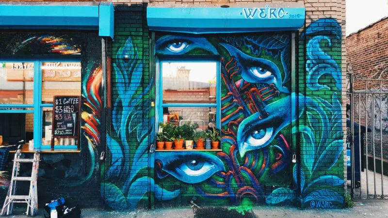 L’art envahit les rues : des tableaux de grands artistes prennent la place des panneaux publicitaires en ville L’art envahit les rues : des tableaux de grands artistes prennent la place des panneaux publicitaires en ville