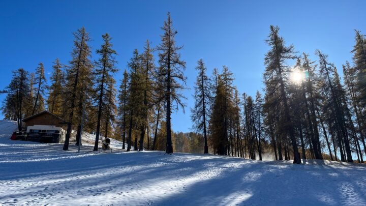 Les Alpes-Maritimes: Gréolières 1400 sous son manteau blanc