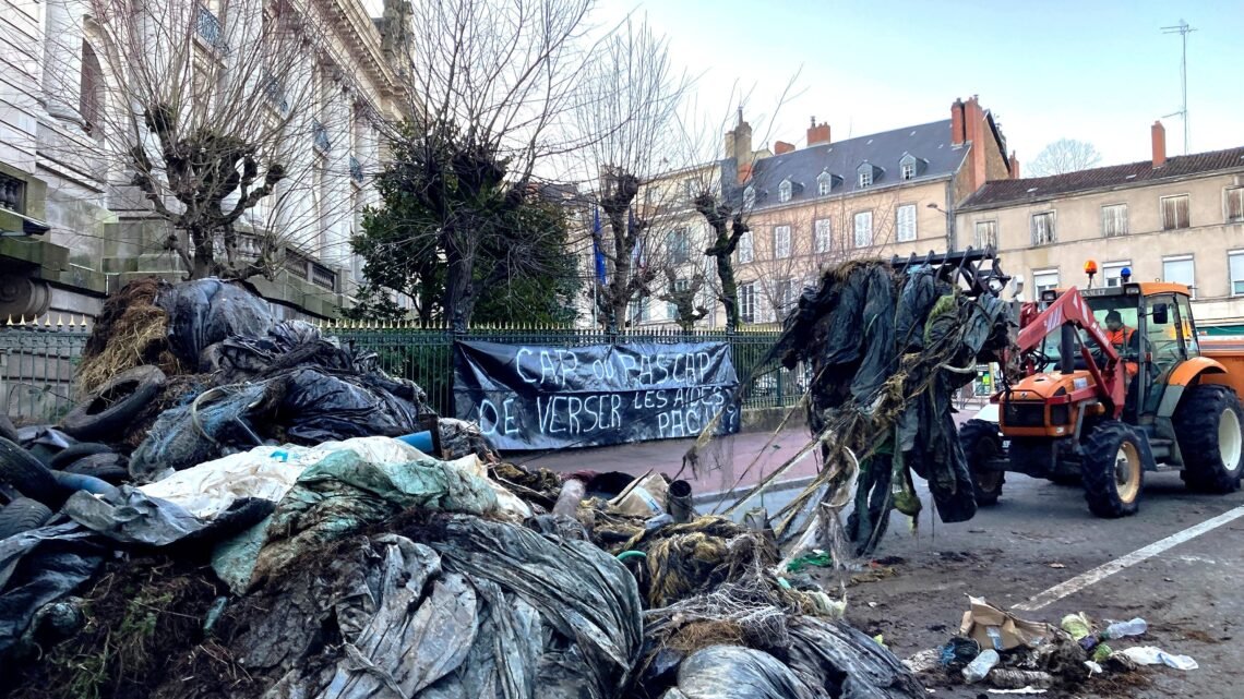 Manifestation des habitants de Fréjus contre les inondations récurrentes Manifestation des habitants de Fréjus contre les inondations récurrentes
