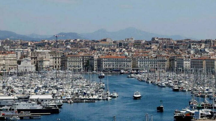 Saisie record de cigarettes de contrebande par les douaniers sur le port de Marseille: près d’une tonne interceptée