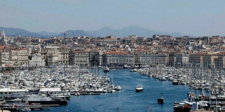 Saisie record de cigarettes de contrebande par les douaniers sur le port de Marseille: près d&rsquo;une tonne interceptée
