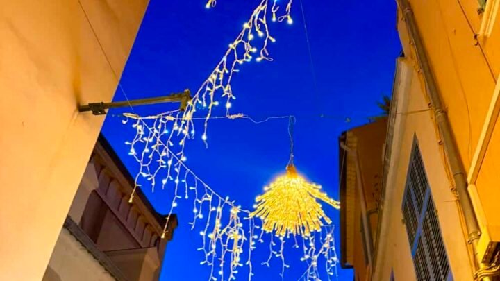 : Découvrez la féérie des illuminations de Noël 2024 à Sanary-sur-Mer, dans le Var