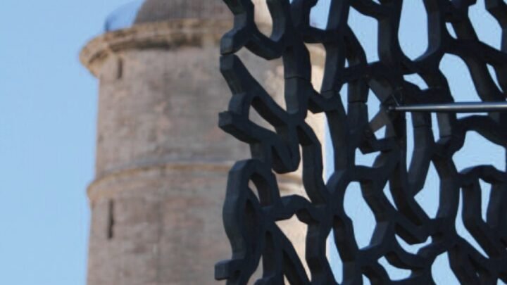 Exploration artistique au musée du carnaval : plongée dans 500m2 d’expositions à la Côte d’Azur