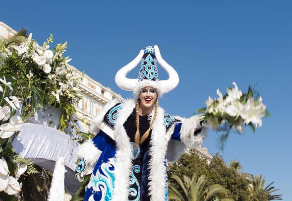 Les secrets des magnifiques chars fleuris du Carnaval de Nice