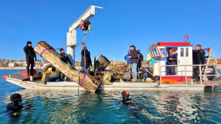 Nettoyage en profondeur des fonds marins à Golfe-Juan : près d’une tonne de déchets ramassés