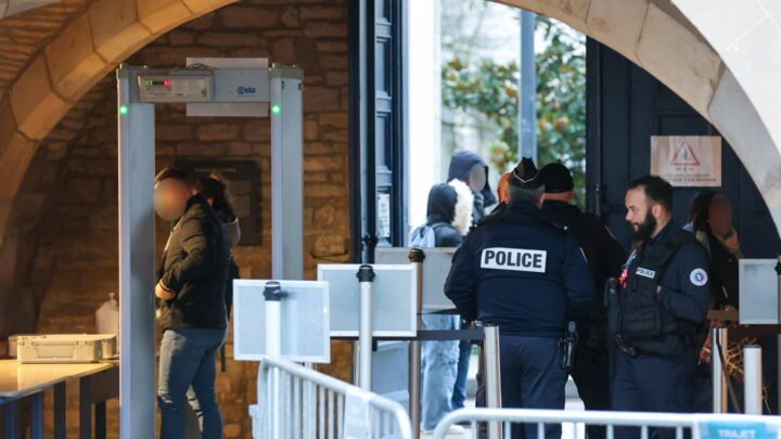 Un des auteurs en fuite condamné à la prison à perpétuité, deux complices également jugés coupables