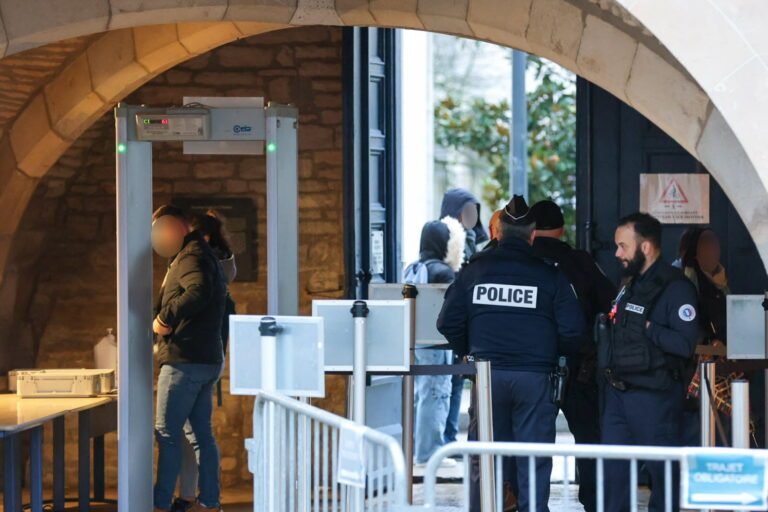 Un des auteurs en fuite condamné à la prison à perpétuité, deux complices également jugés coupables