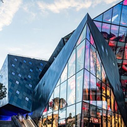 Un nouvel hub culturel international émerge à Cannes avec l’ouverture d’un grand centre d’art contemporain