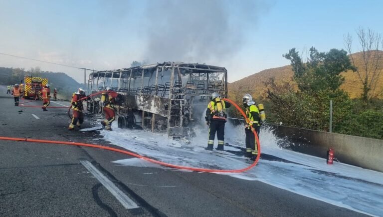 Incendie d&rsquo;un fourgon sur l&rsquo;A8 : la route bloquée