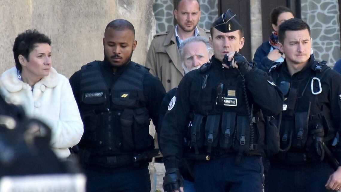 Nouveau titre : Une surveillante de prison suspendue à Grasse conteste les accusations de corruption. Nouveau titre : Une surveillante de prison suspendue à Grasse conteste les accusations de corruption.