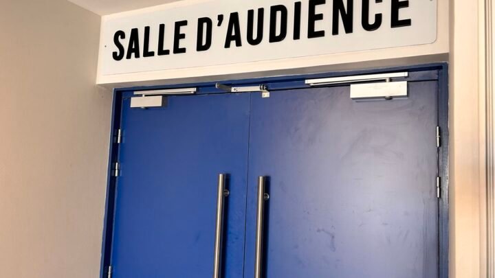 Procès de huit individus pour actes de vandalisme et incendie criminel