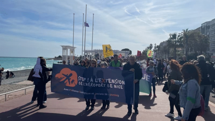 Manifestation contre l’agrandissement du terminal 2 de l’aéroport Nice Côte d’Azur