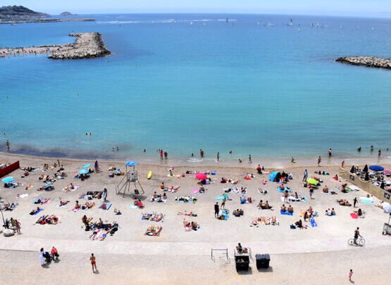 Marseille : Travaux préparatoires à la saison estivale sur la plage des Catalans