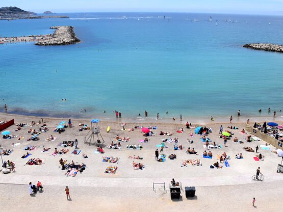 Marseille : Travaux préparatoires à la saison estivale sur la plage des Catalans Marseille : Travaux préparatoires à la saison estivale sur la plage des Catalans