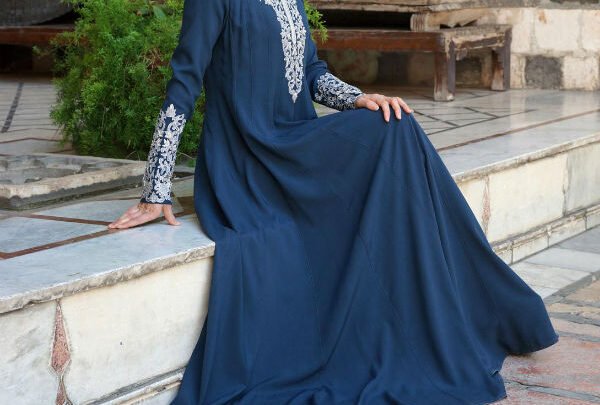 Mes suggestions:

– L’université renforce sa politique contre l’alcool lors des événements festifs
– L’université prend des mesures strictes contre les soirées arrosées sur le campus
– L’université bannit les événements alcoolisés pour assurer la sécurité des étudiants