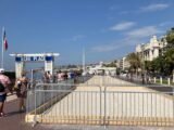 Quelle est la signification de la boule géante sur la promenade des Anglais à Nice ?