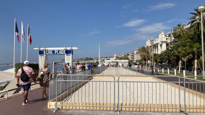 Quelle est la signification de la boule géante sur la promenade des Anglais à Nice ?