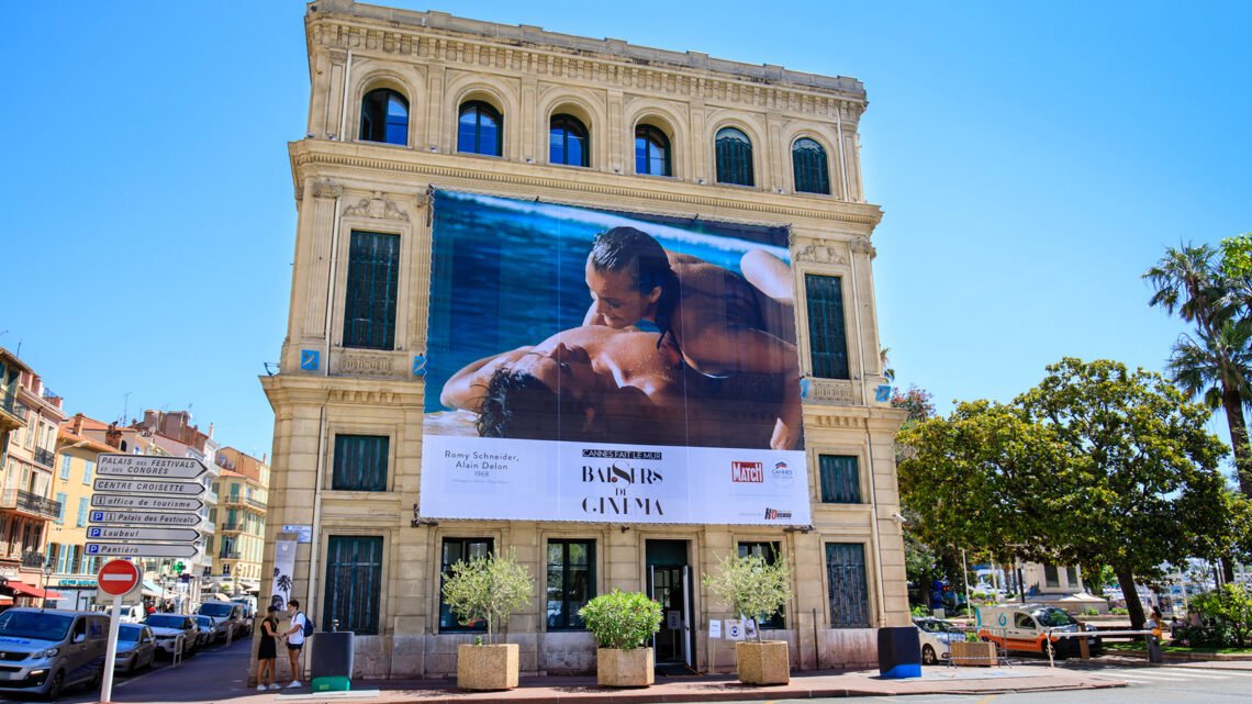 Cannes fait le mur, Delon & Elles à Cannes Cannes fait le mur, Delon & Elles à Cannes
