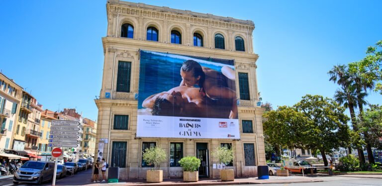 Cannes fait le mur, Delon & Elles à Cannes