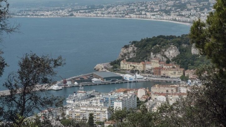 À Nice, un spectacle de 2025 drones célèbre l’océan avant le sommet de l’ONU